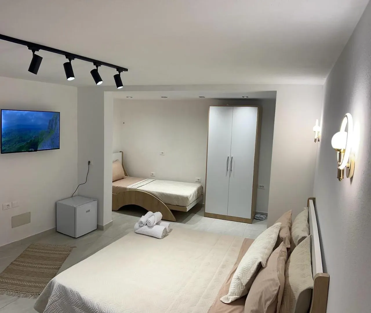 Aloha House Hotel Shkoder Guest house
