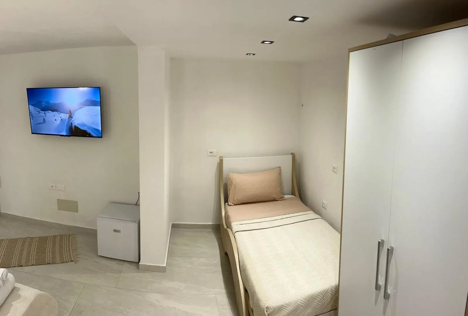 Aloha House Hotel Shkoder 0*,