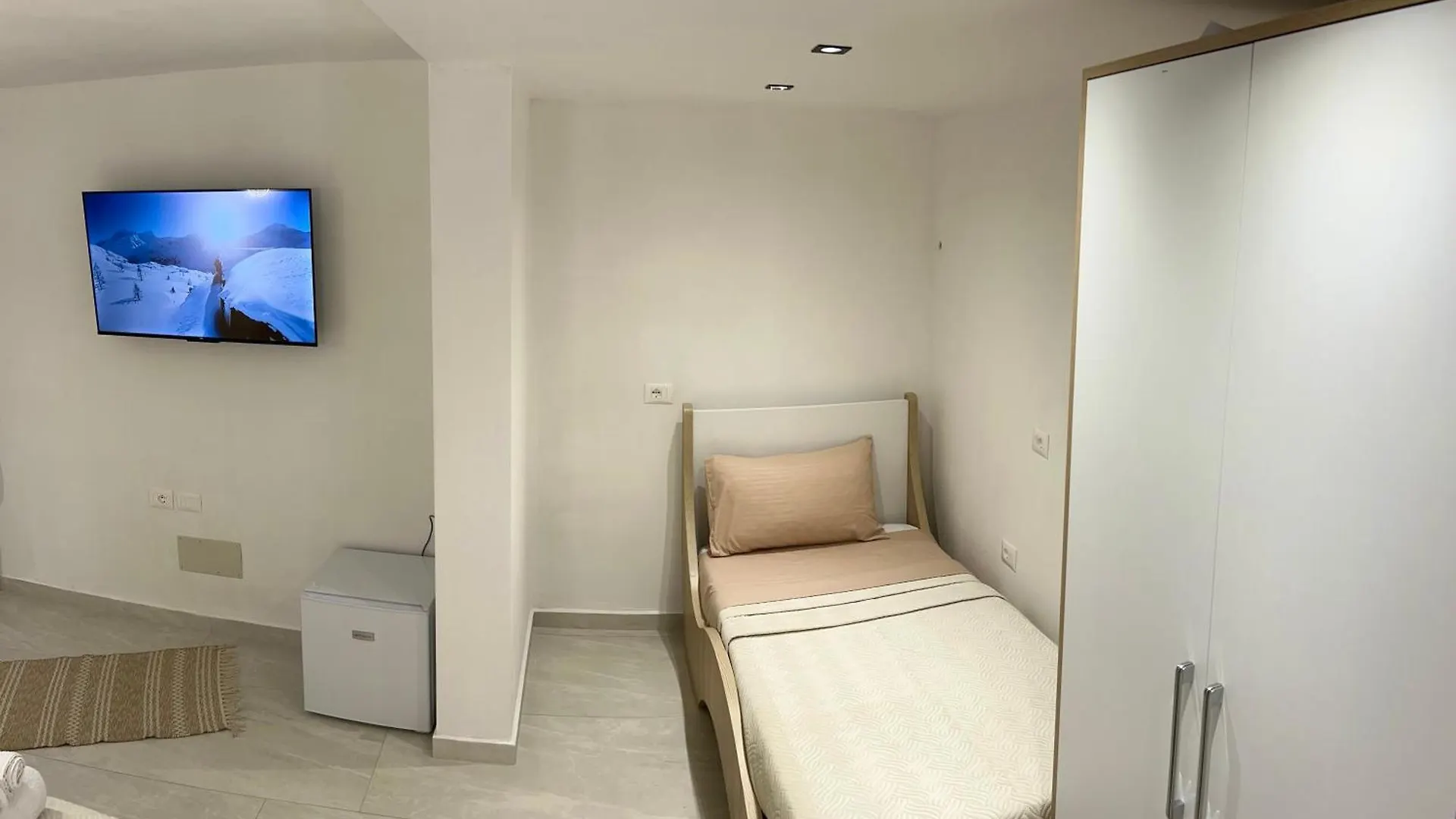 Aloha House Hotel Shkoder
